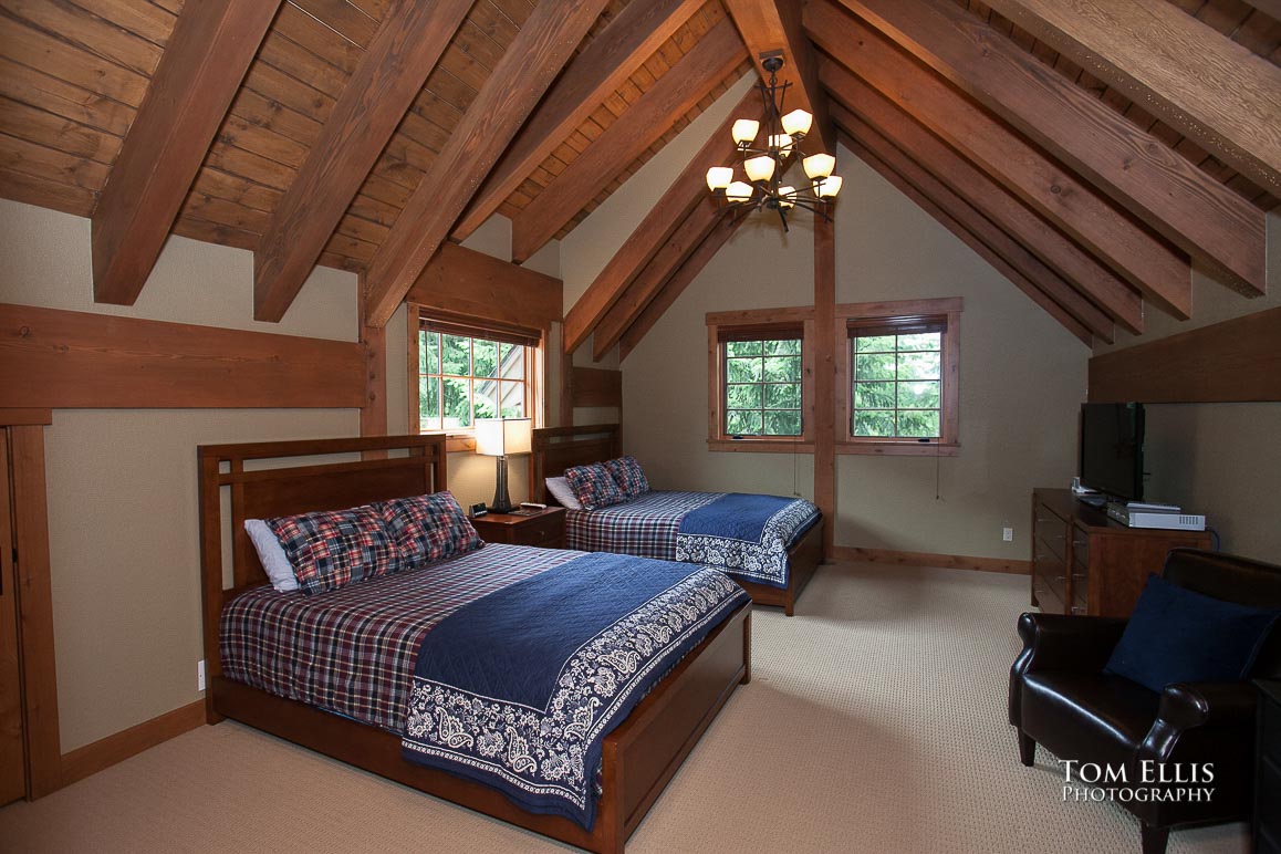 Guest bedroom 2, photo #1 Suncadia cabin